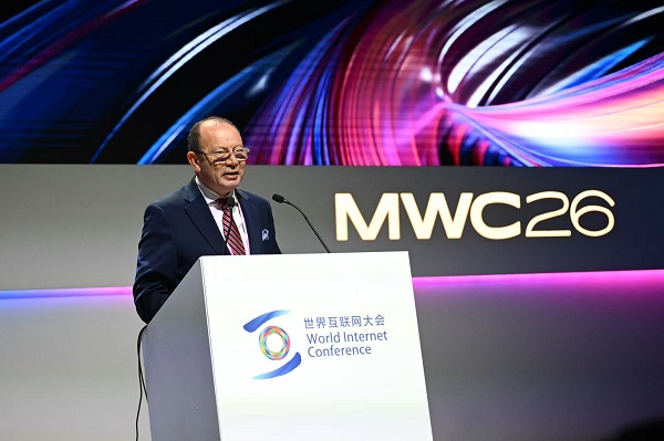 智能不再局限于算法，而将赋予机器以人性